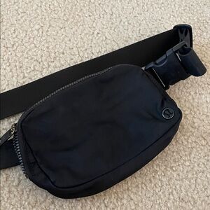 Lululemon Everywhere Black Belt Bag